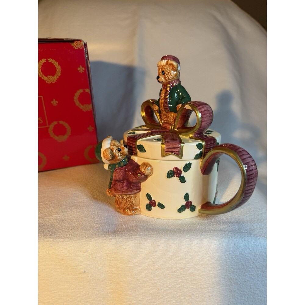 Home For The Holidays Bear Christmas Ceramic Novelty Teapot Holly Pattern